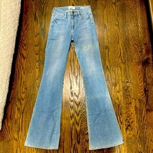 Frame Le High Flare Jeans. Size 26. Worn 1-2x ever. In great condition.